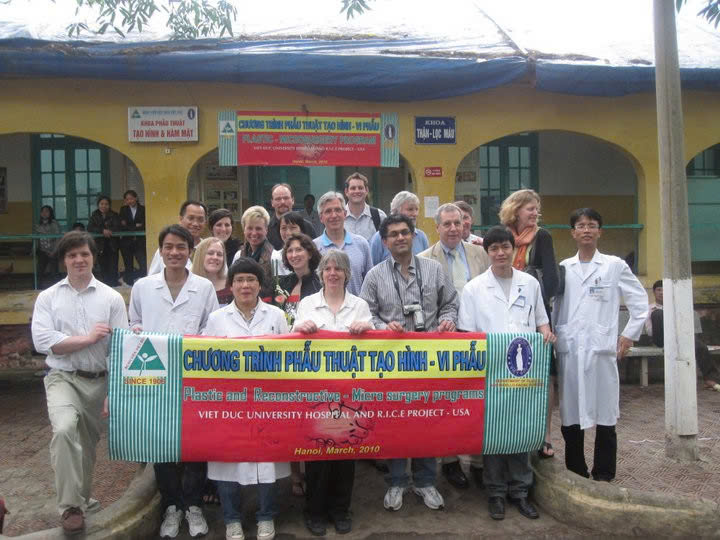 Nâng ngực bao lâu thì hết đau? 2
